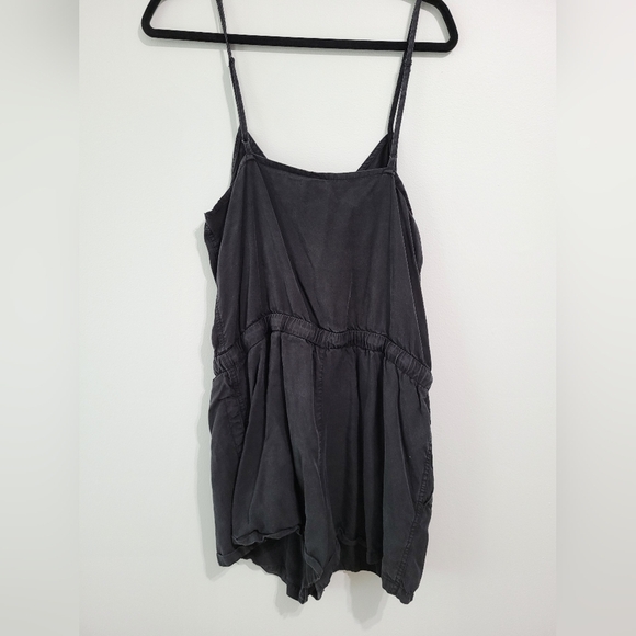Harlow Black Button-Front Romper - Picture 3 of 4